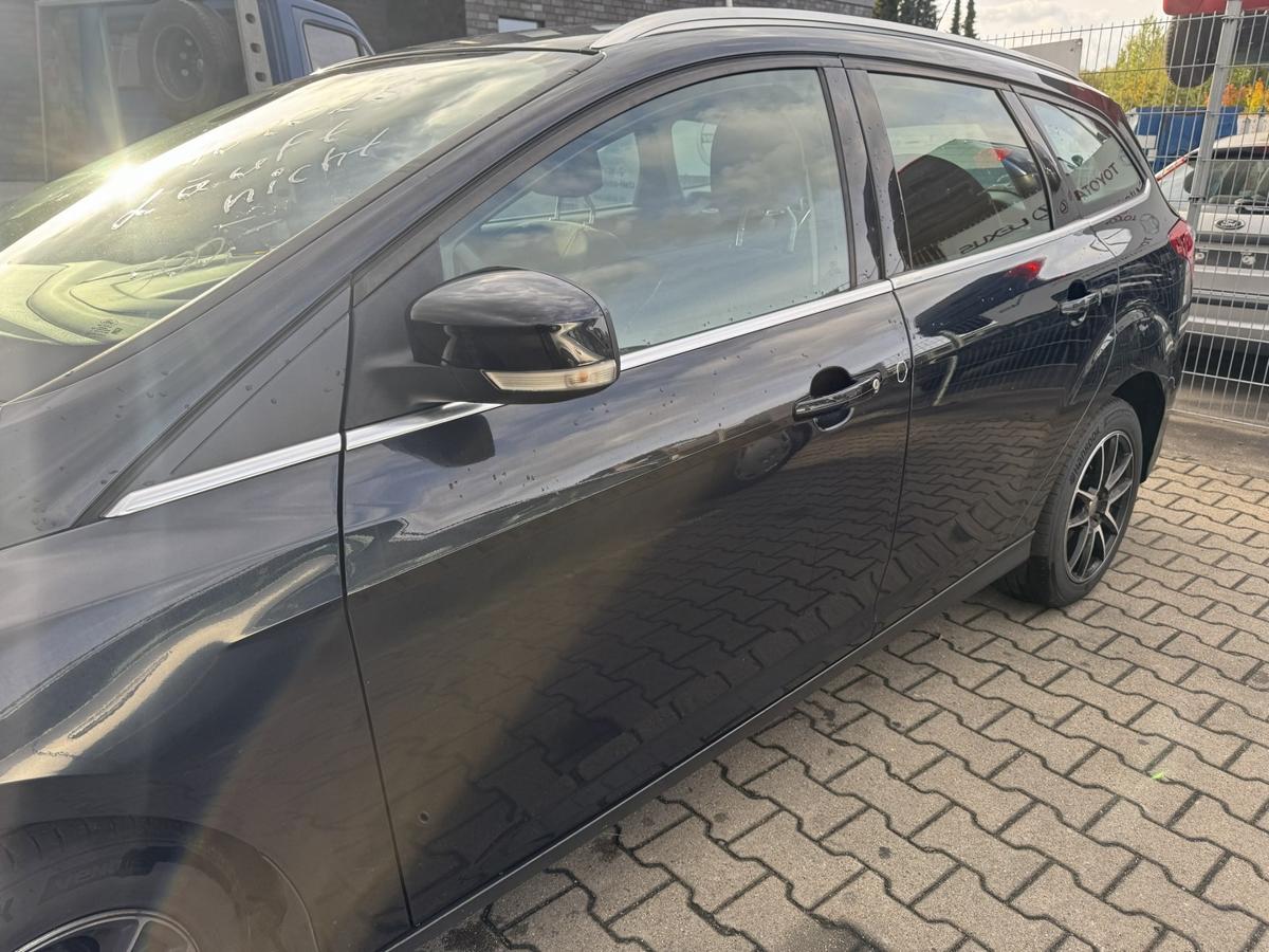 Ford Focus 3 original T&uuml;r vorn links Panther Schwarz Rohbau Bj.2011